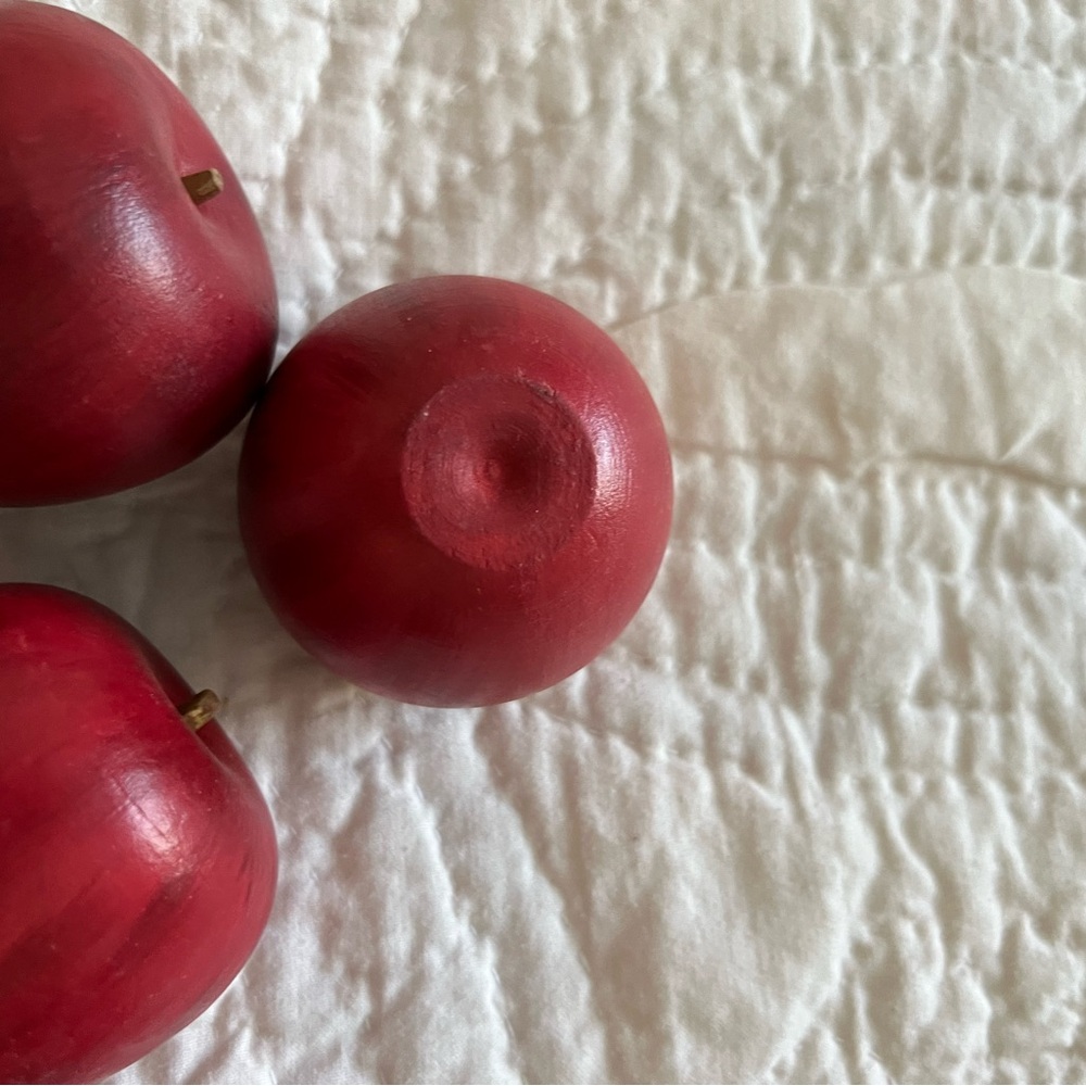 Six Solid Wooden painted  Apples NWOT - Picture 7 of 8